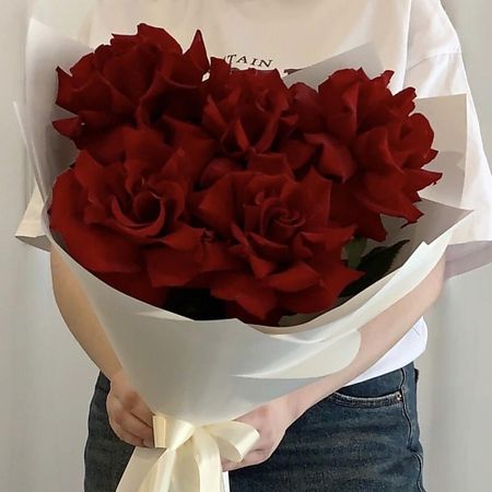 Букет живых цветов VIBE СТУДИЯ ЦВЕТОВ И ПОДАРКОВ Французские алые розы французские шифоновые шторы dzq