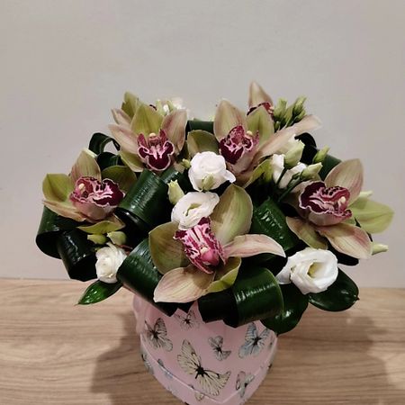 Букет живых цветов ЗОЛОТАЯ АУРА Композиция 