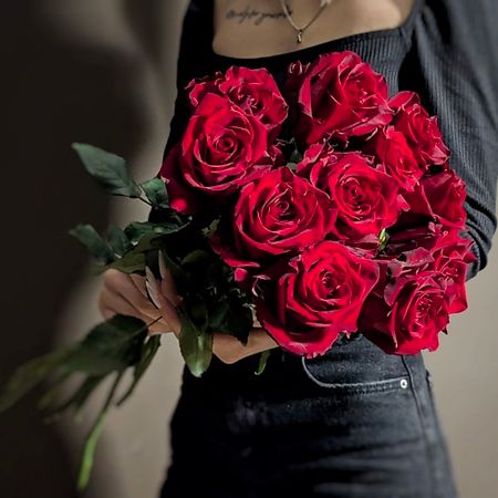 Букет живых цветов KRASFLOWERS Одиннадцать роз символ страсти коньяк армянский символ марочный выдержка 8 лет армения 0 5 л