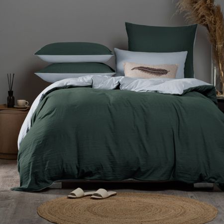 Комплект постельного белья Sleepix Юко зеленый/голубой двуспальный евро комплект наволочек picassa 70х70cм 2шт сатин голубой арт к тнав7х7сат гол