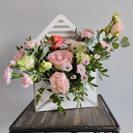 Букет живых цветов ЗОЛОТАЯ АУРА Композиция 