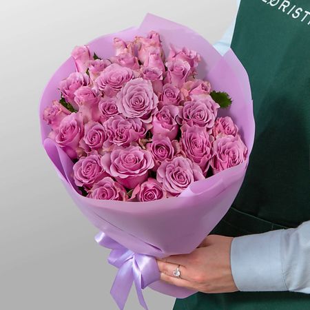 Букет живых цветов STUDIO FLORISTIC Букет сиреневых Роз Кения 31 шт «Лиловая акварель»