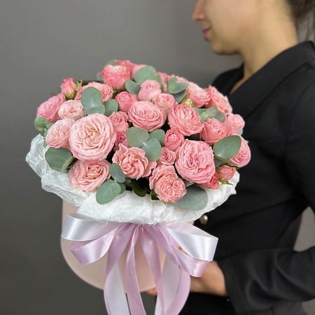 Букет живых цветов ART FLORA Коробочка с пионовидной розой и эвкалиптом бархатная коробочка для украшений qiao форма ракушки