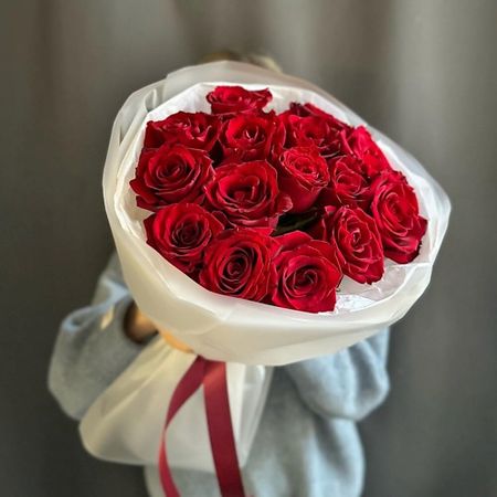 Букет живых цветов VIBE СТУДИЯ ЦВЕТОВ И ПОДАРКОВ Сборный букетик с 15 красными розами