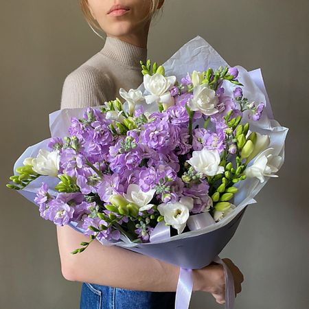 Букет живых цветов VERESK Ароматный лавандовый букет из фрезий и маттиолы. Veresk 302