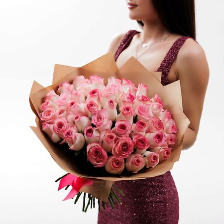 Букет живых цветов БУКЕТНАЯ ЛАВКА 51 розовая роза