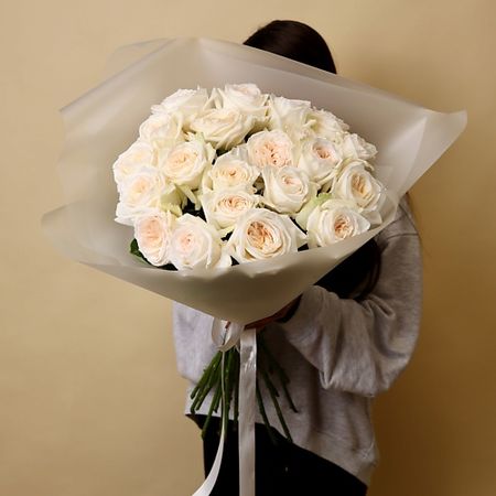 Букет живых цветов БУКЕТНЫЙ ДОМИК Моно-букет из 21 розы Охара миниатюрный домик из смолы