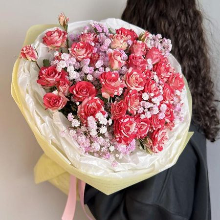 Букет живых цветов FLORES Яркие розовые розы с гипсофилой розовые самозапечатывающиеся пакеты для курьеров 10 шт