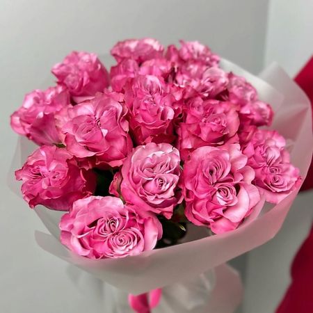 Букет живых цветов FLORES 15 шикарных розовых пионовидных роз 50 розовых атласных бантиков