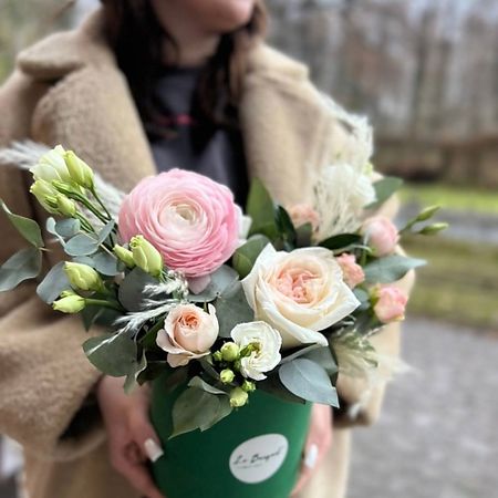 Букет живых цветов LE BOUQUET Букет с ранункулюсами пионовидными розами и эустомой винтажные наклейки с розами tiamech