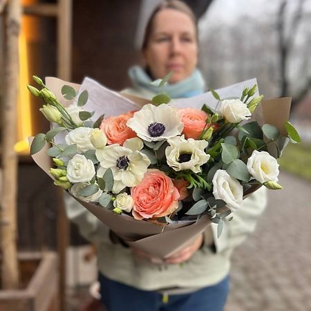Букет живых цветов LE BOUQUET Анемоны с розами и эустомой винтажные наклейки с розами tiamech