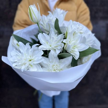 Букет живых цветов LE BOUQUET Букет из 3 веток пионовидных лилий