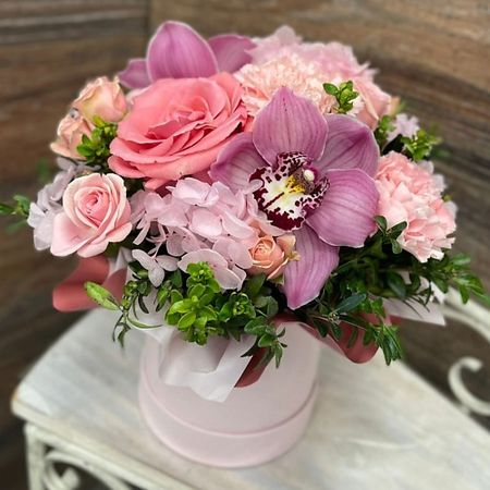 Букет живых цветов ЦВЕТЫ ДЛЯ ВАС Композиция сборная 35х35см