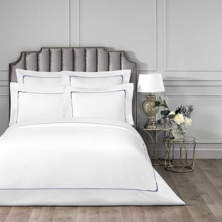 Комплект постельного белья Togas Джаспер белый/синий полуторный декоративные наволочки из плюша printed 30x50 40x60 50x70