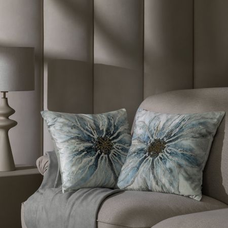 Подушка декоративная Togas Кальпаро голубой 50x50 см декоративная подушка полиэстер хлопок winter plant 40x40 45x45 50x50 60x60 см