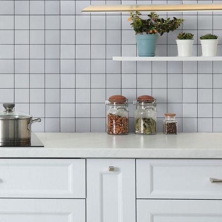 панель декоративная самоклеящаяся BESTENHAUS Классика белый 300х300мм 4шт. панель декоративная самоклеящаяся кирпич белый 770х700мм