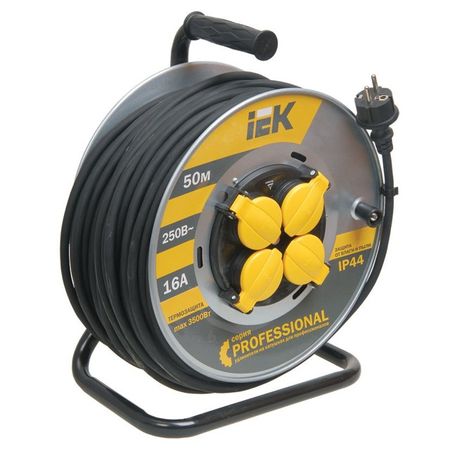 удлинитель на катушке IEK Professional 4 гнезда 50м 3х2,5мм2 IP44 черный удлинитель реальная электрика 20м 3 гнезда уличный с з пвс 16а ip44 3х1 5кв мм