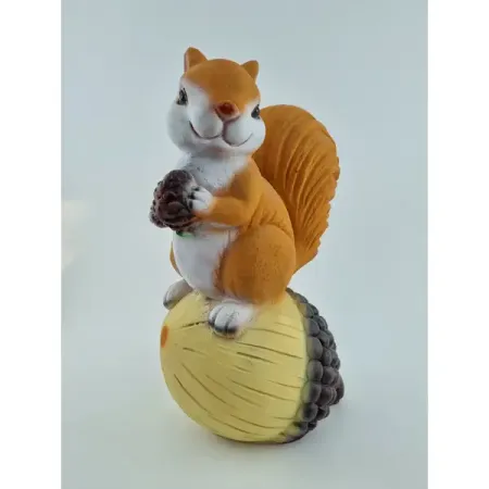 Садовая фигура Белка на орехе полирезин 40x30 см
