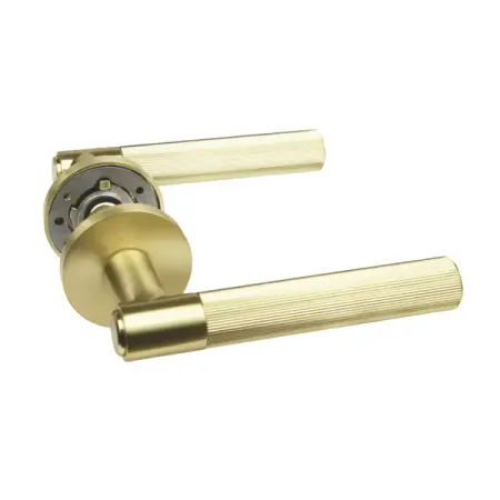 Дверная ручка на розетке KREAFORTA Норбо без запирания цвет золото цепочка дверная 210мм цам золото